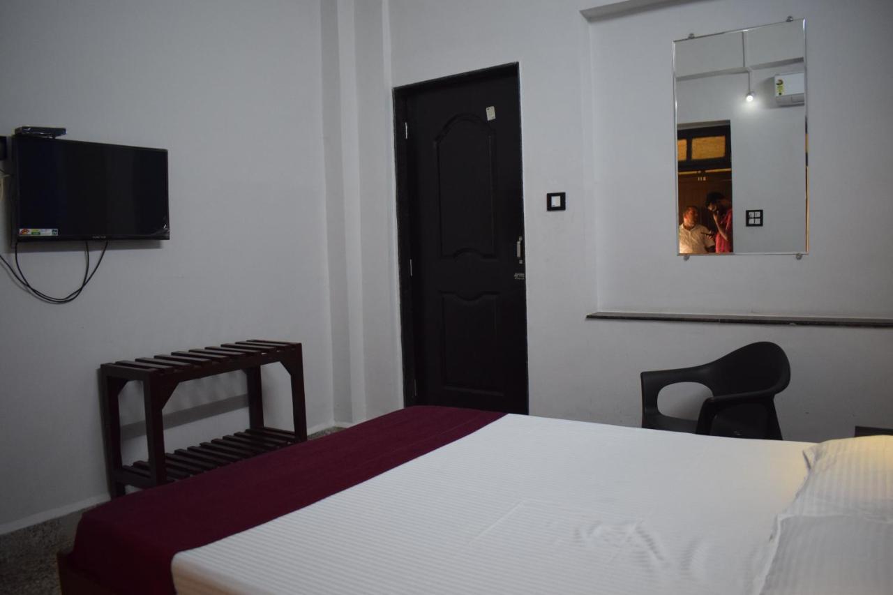 Sanrit Hotel GOA Kültér fotó