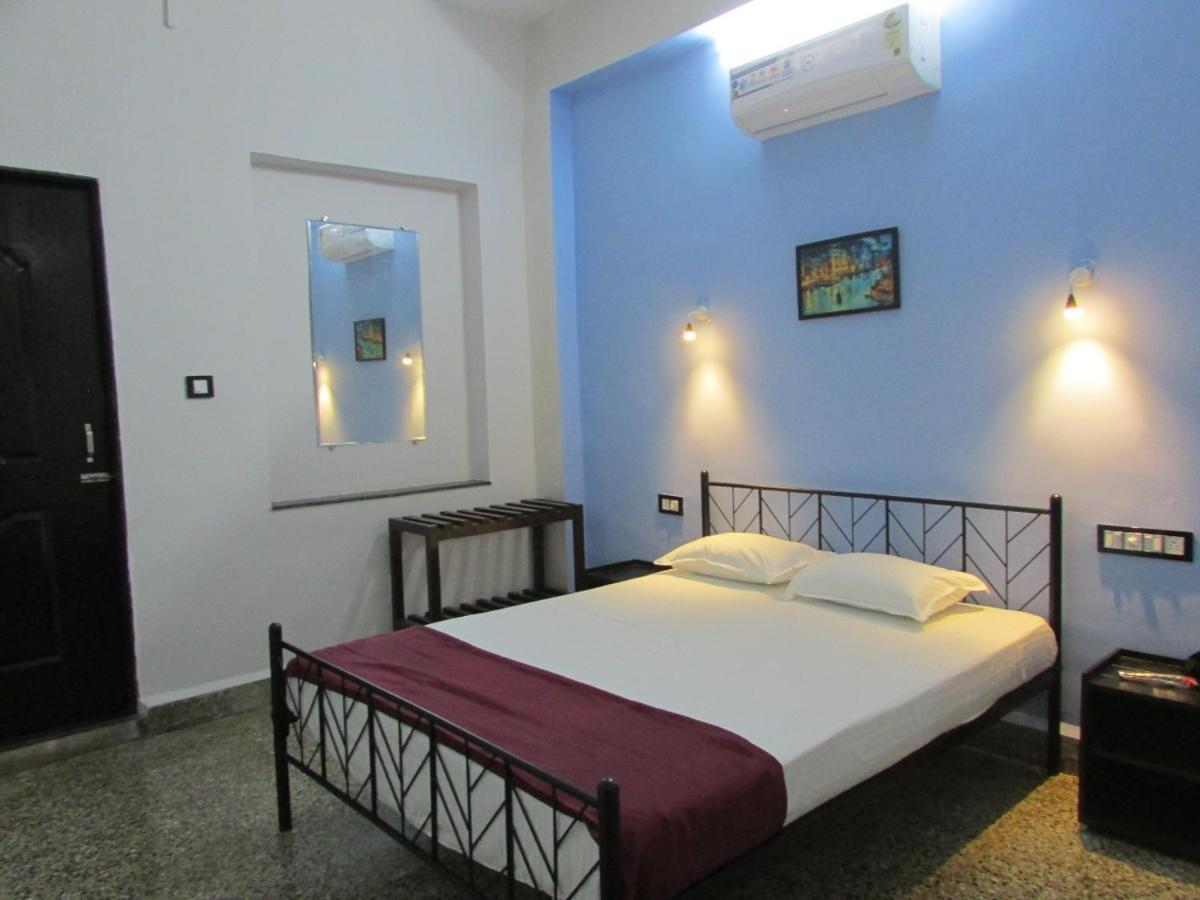 Sanrit Hotel GOA Kültér fotó